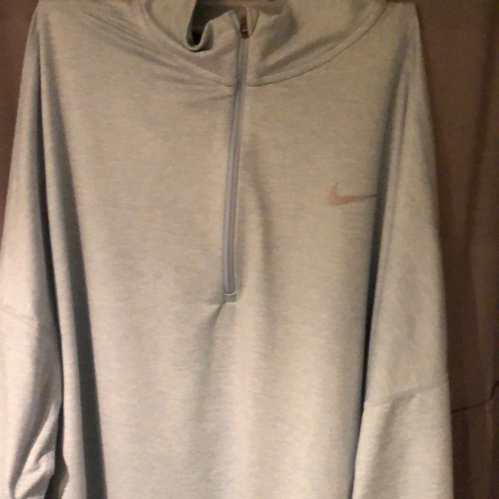 Nike Women’s crewneck dry fit sweatshirt.